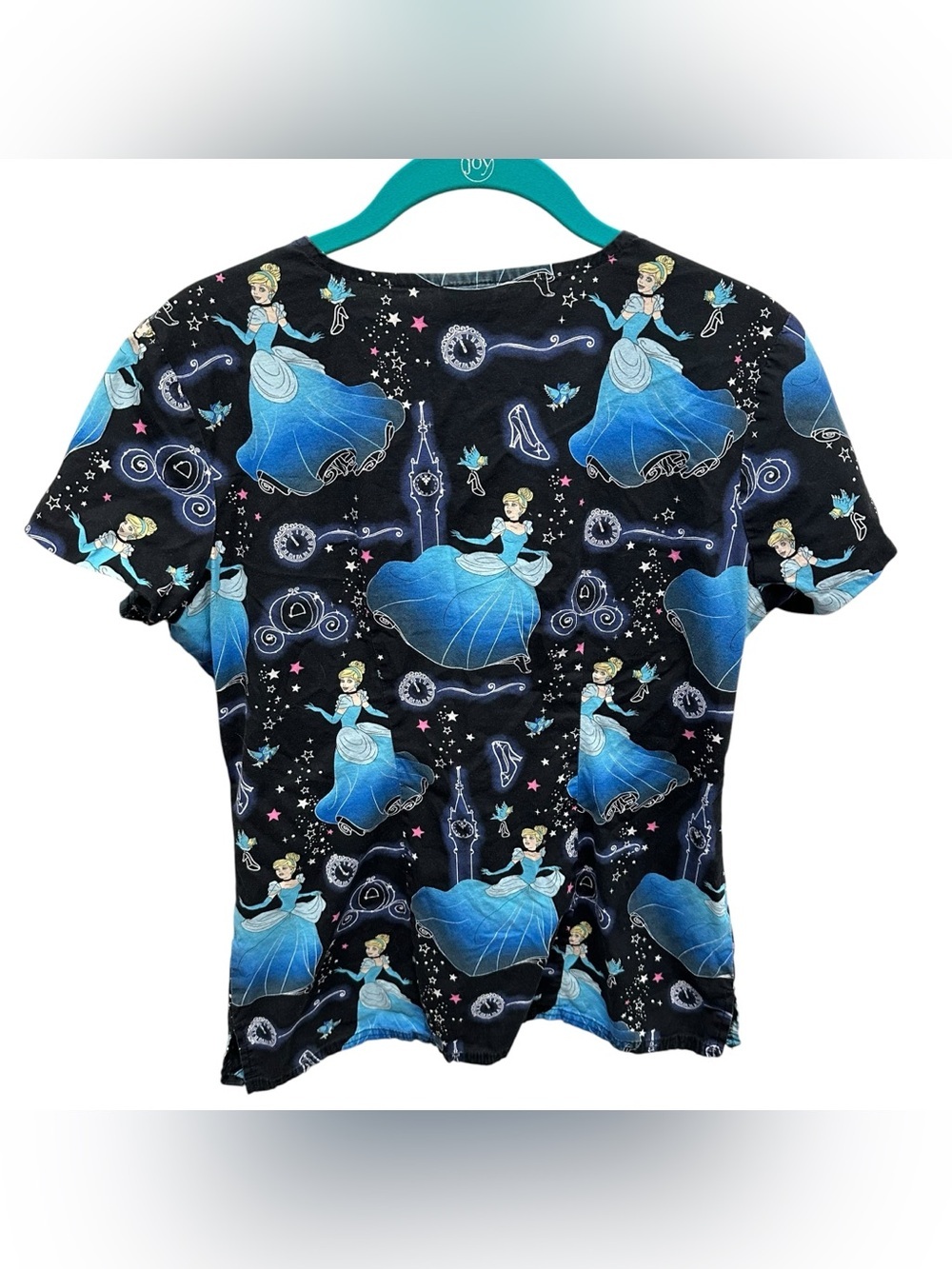 Disney women’s scrub top Cinderella print size XS medical field shirt - Picture 2 of 6